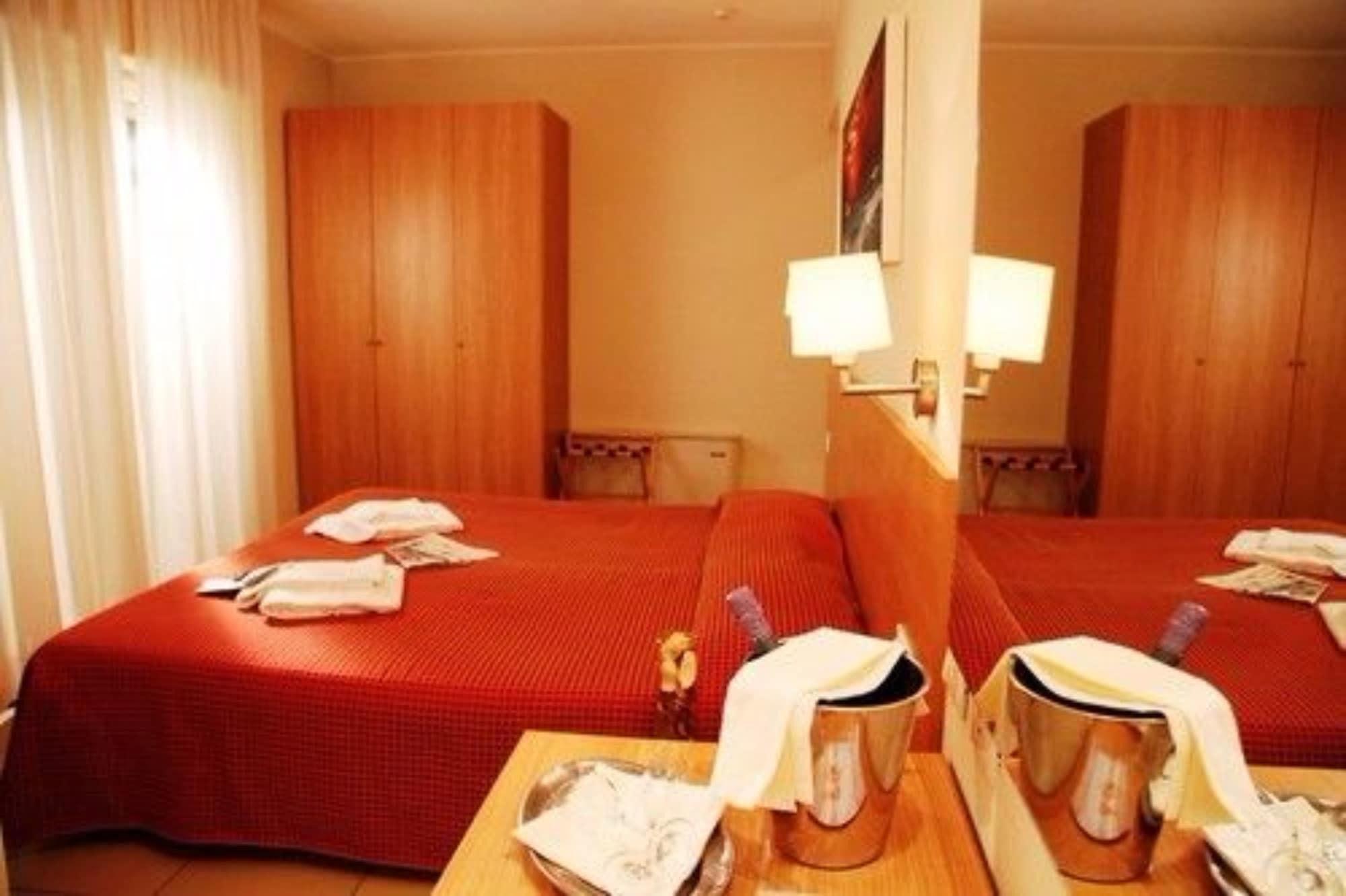 Hotel Majorca Sul Mare In Centro A Riccione Dış mekan fotoğraf
