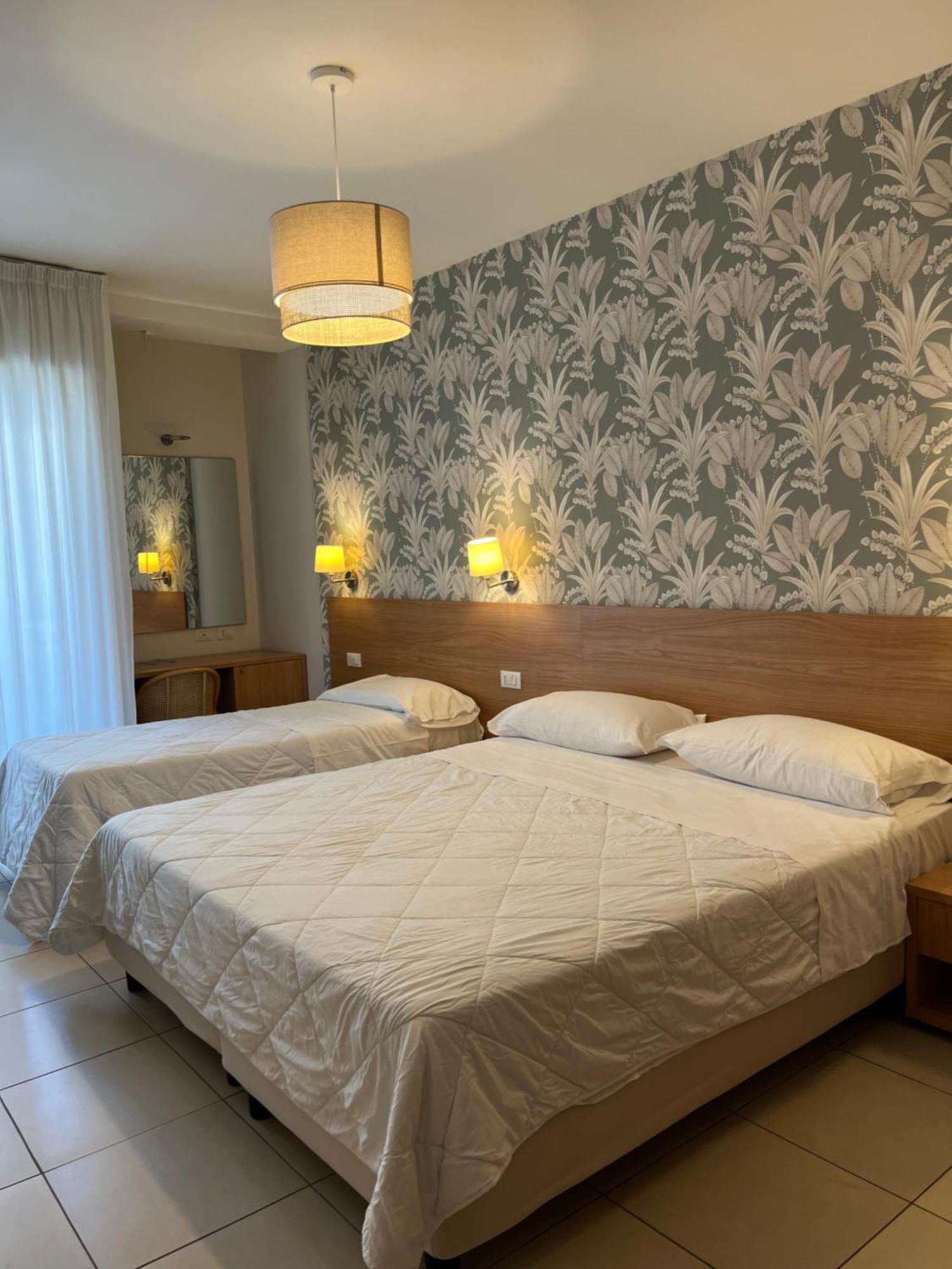 Hotel Majorca Sul Mare In Centro A Riccione Dış mekan fotoğraf