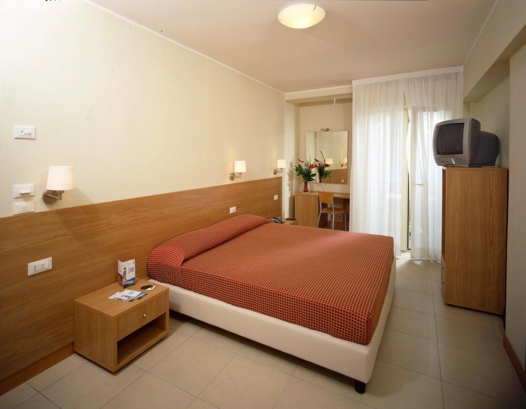 Hotel Majorca Sul Mare In Centro A Riccione Oda fotoğraf