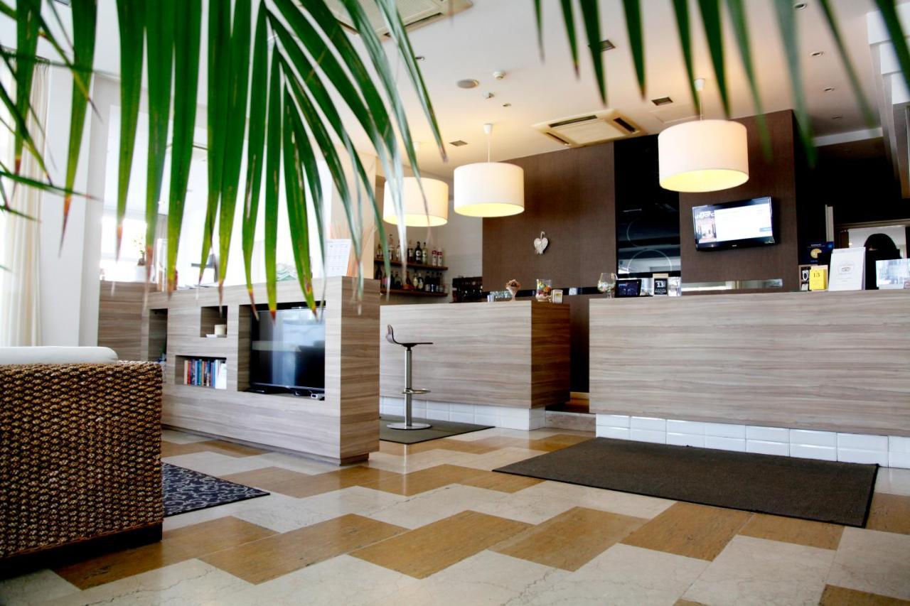 Hotel Majorca Sul Mare In Centro A Riccione Dış mekan fotoğraf