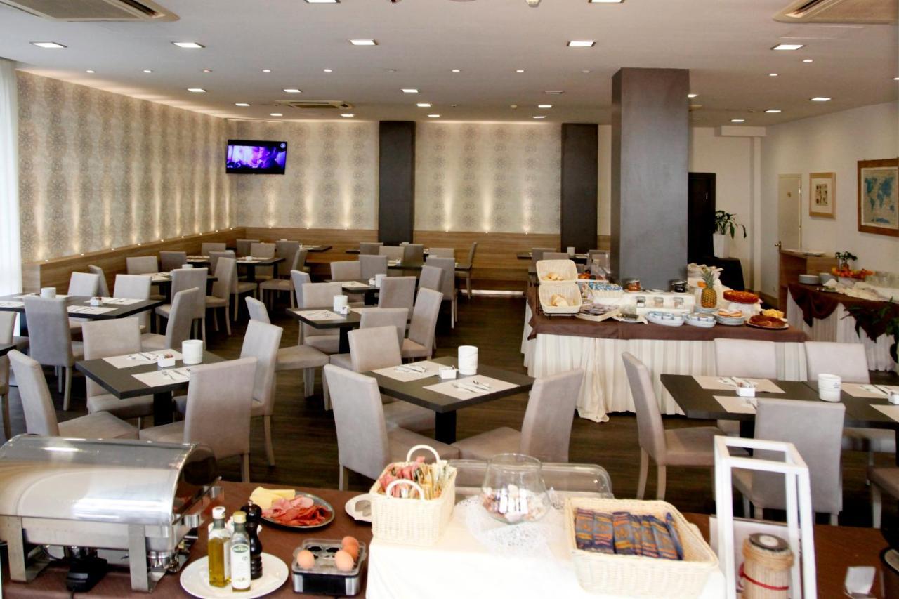 Hotel Majorca Sul Mare In Centro A Riccione Dış mekan fotoğraf