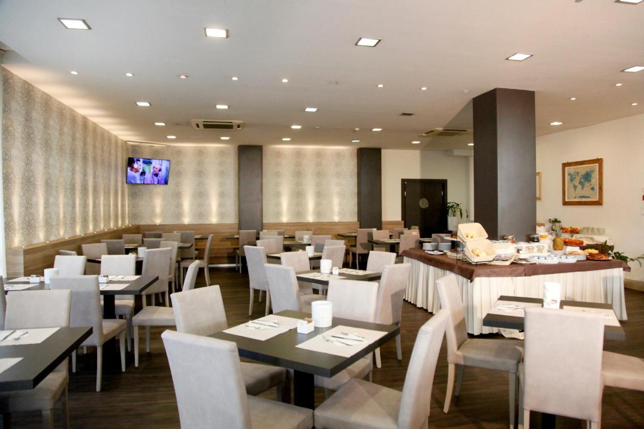 Hotel Majorca Sul Mare In Centro A Riccione Dış mekan fotoğraf